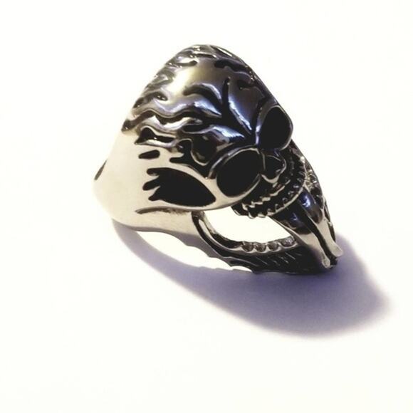 New stainless steel‎ skull ring size 10 - Picture 4 of 4
